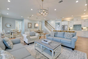 Miramar Beach Retreat with Pool Access and Fireplace!